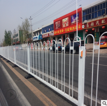 市政道路镀锌京式护栏 公路分隔车道隔离U型M型京式道路护栏批发