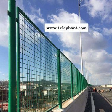 仁美  供应 桥梁防护网  公路护栏网  热镀锌浸塑高速围栏网  护栏厂家