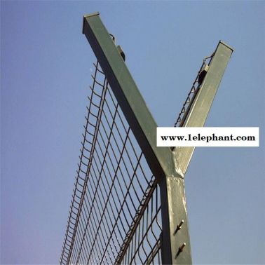 开发区防护网  内蒙古保税区围栏 机场围界网  通道护栏网厂家定制