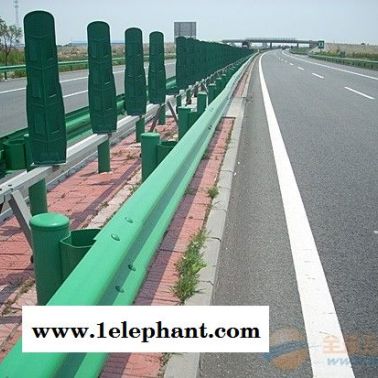 喀什市公路护栏板多少钱一米